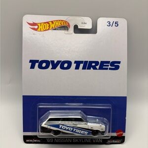 Hot Wheels Premium Toyo Tires ’69 Nissan Skyline Van | Real Riders | 3/5